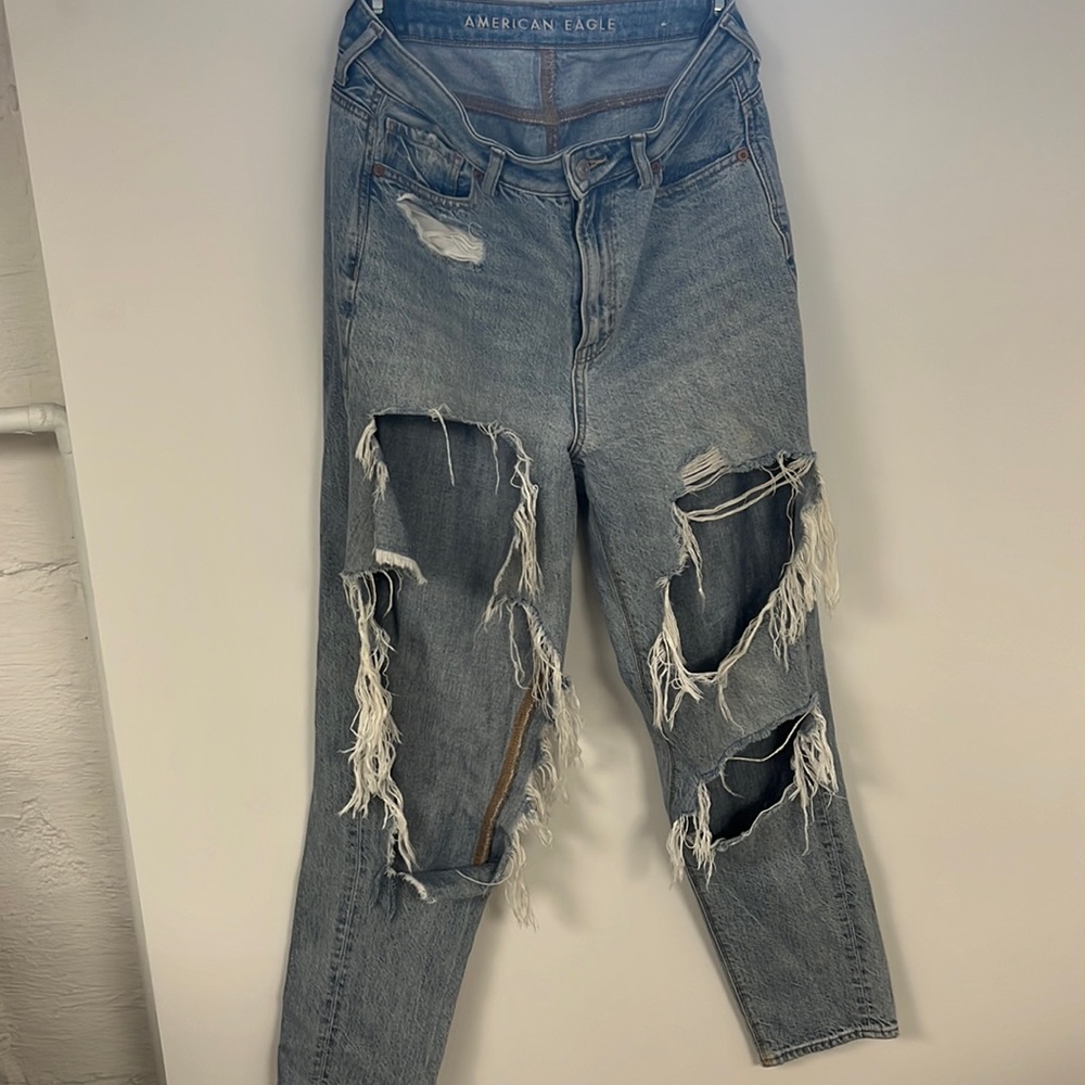AMERICAN EAGLE EXTREMELY RIPPED BAGGY JEANS 👖